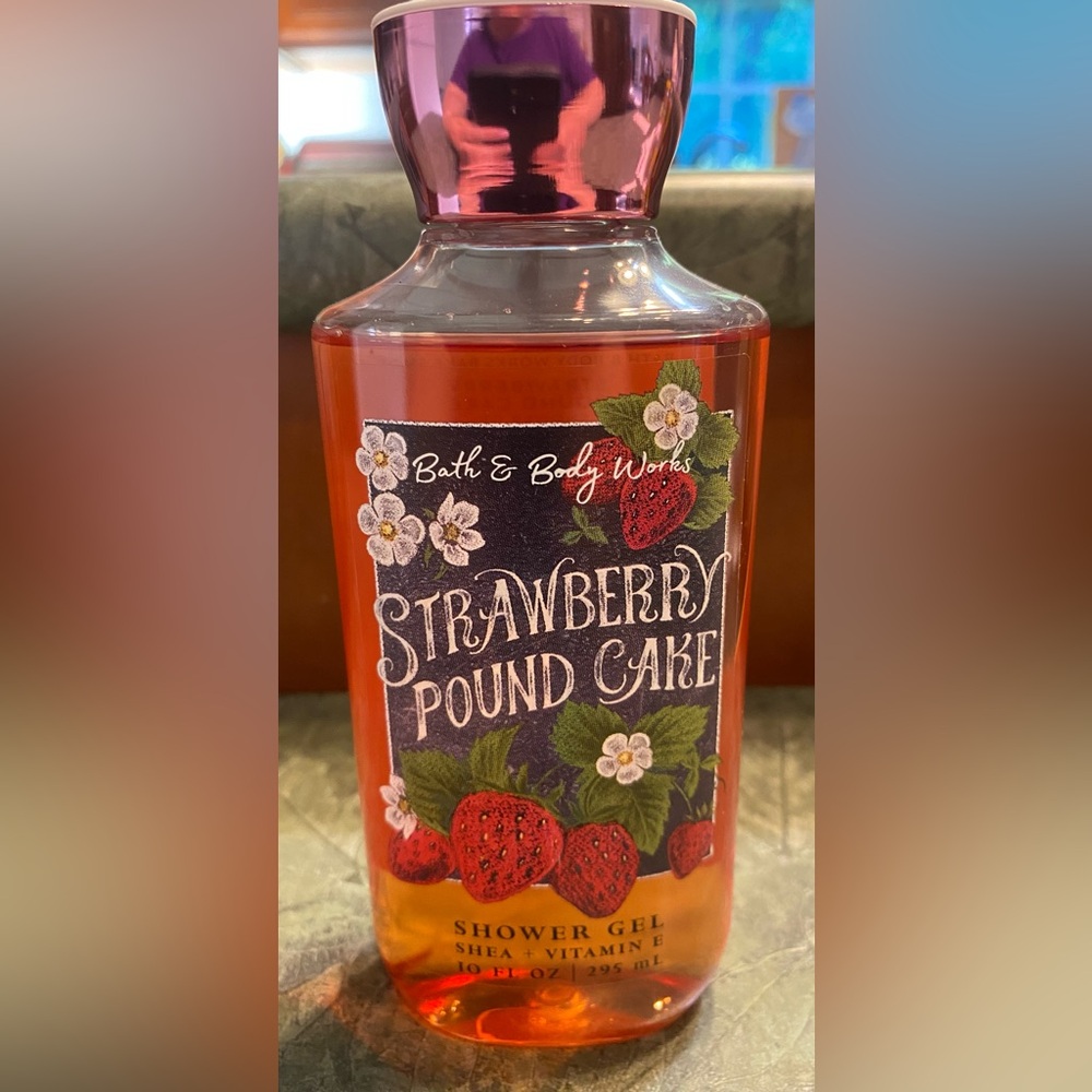 Bath & Body Works Strawberry Pound Cake Shower Gel
